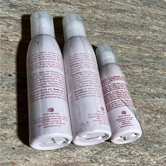 New Sheer Cover 2-Conditioning cleansers and 1-nourishing moisturizer set - Picture 4 of 8